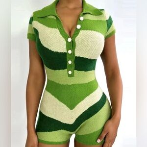 NWT Edge Women’s Button Front Short Sleeve Knit Shorts Romper Size Medium Green